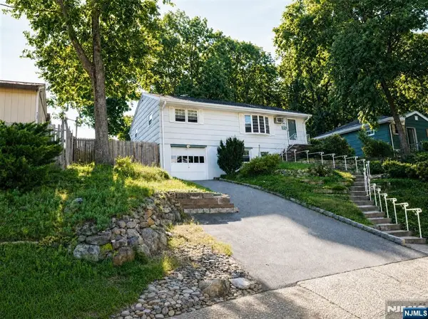 50 Knolls Road, Bloomingdale, NJ 07403