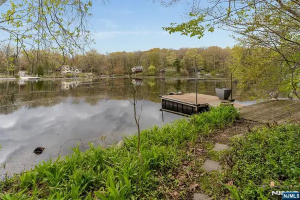 351 Lakeshore Drive, Vernon, NJ 07422