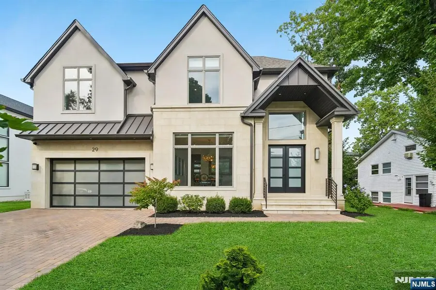 29 Roslyn Avenue, Englewood Cliffs, NJ 07632 - #2