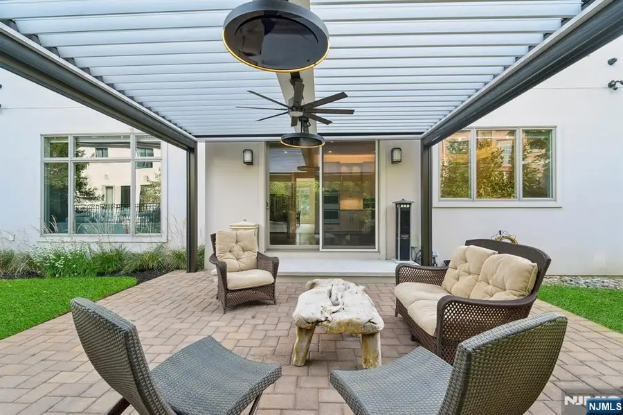 29 Roslyn Avenue, Englewood Cliffs, NJ 07632 - #3
