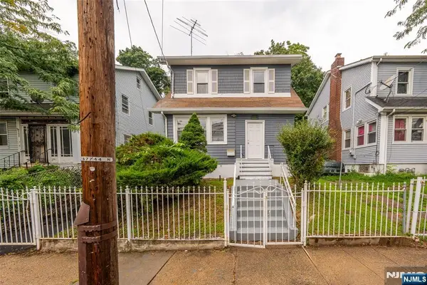 125 Pine Grove Terrace, Newark, NJ 07106