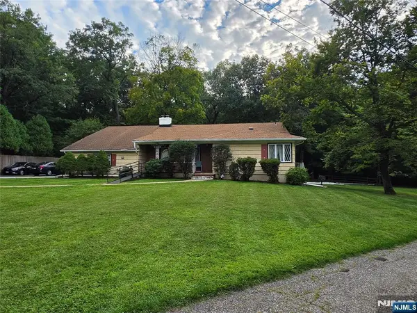 39 Greendale Road, Cedar Grove, NJ 07009