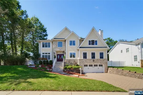 52 Robinhood Avenue, Closter, NJ 07624