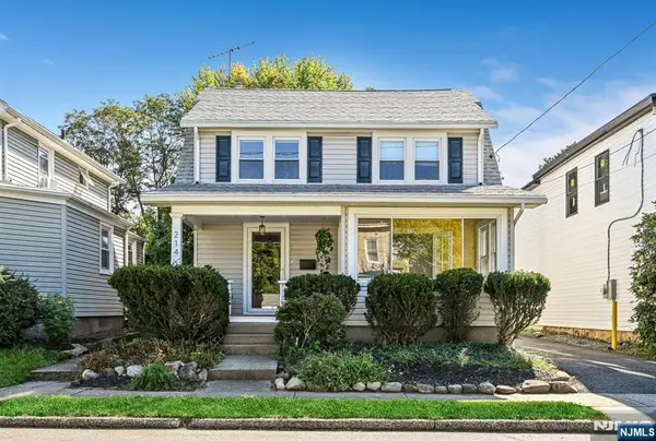 214 Paterson Avenue, Midland Park, NJ 07432