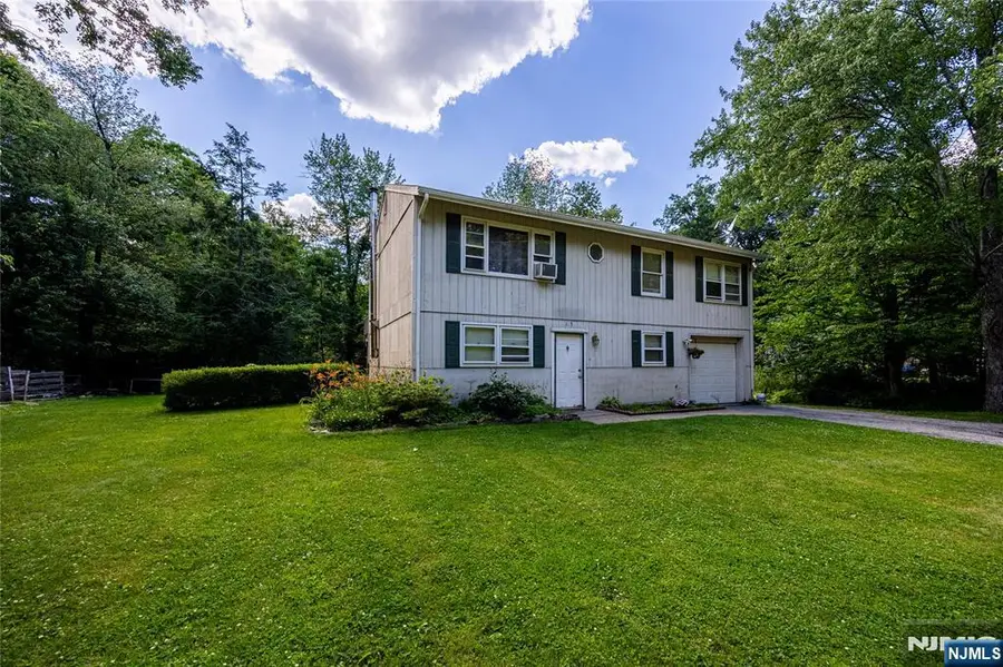 103 Alturas, Highland Lakes, NJ 07422 - #3