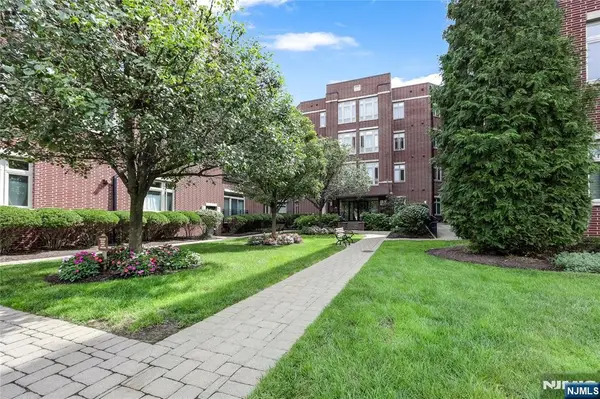 4422 Riverview Avenue 422, Englewood, NJ 07631