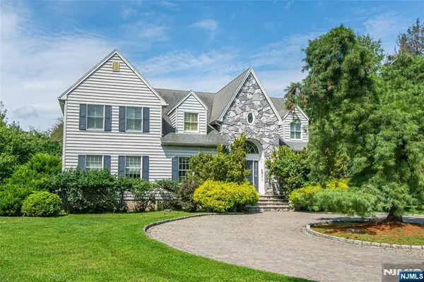 2 Blueberry Court, Mahwah, NJ 07430