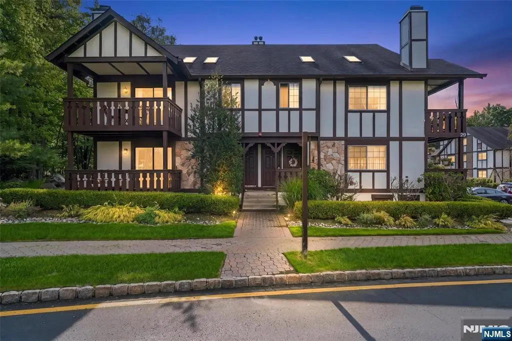 2902 Mark Twain Way, Mahwah, NJ 07430 - #1