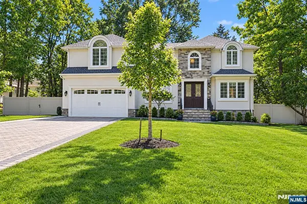 8 Ranch Lane, Closter, NJ 07624