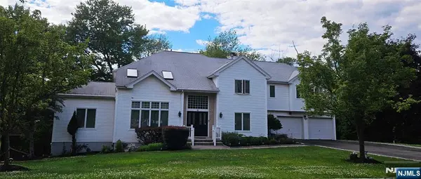 11 Fox Hill Drive, Wayne, NJ 07470