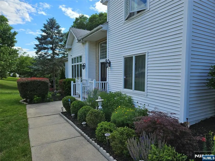 11 Fox Hill Drive, Wayne, NJ 07470 - #2