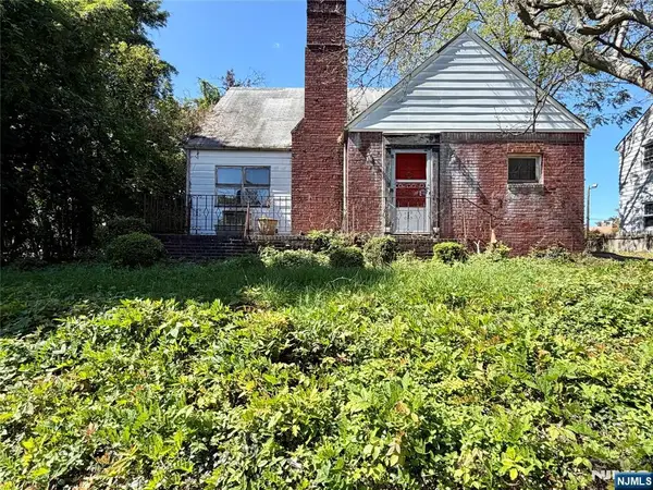 76 Beechwood Street, Bergenfield, NJ 07621