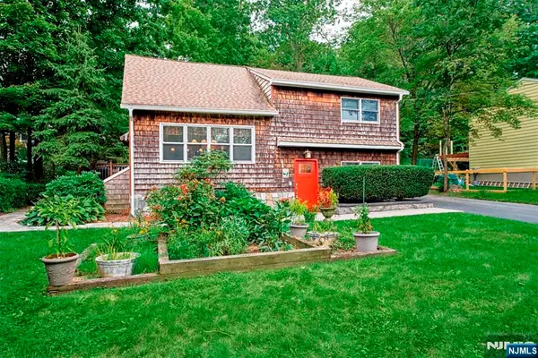 9 Melrose Avenue, West Milford, NJ 07421