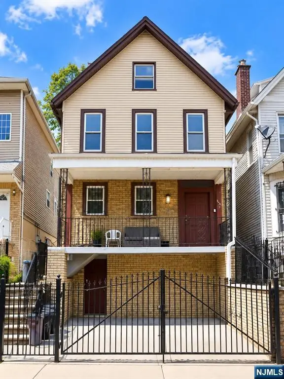 192 6th Street, Newark, NJ 07107