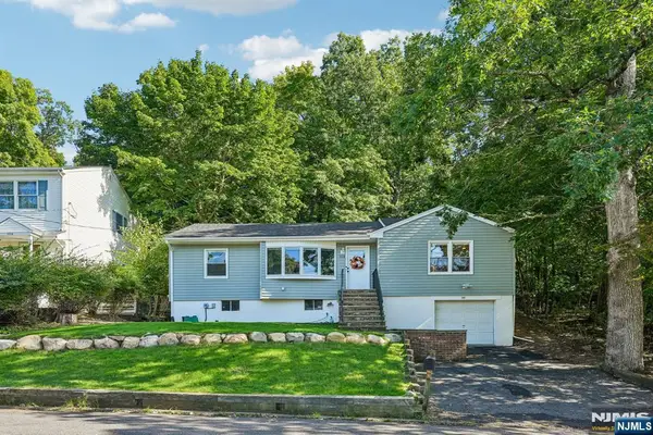 102 Hiawatha Boulevard, Oakland, NJ 07436