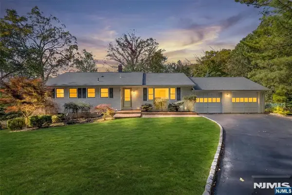 73 W Cedar Place, Ramsey, NJ 07446