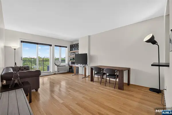 1212 City Place 1212, Edgewater, NJ 07020