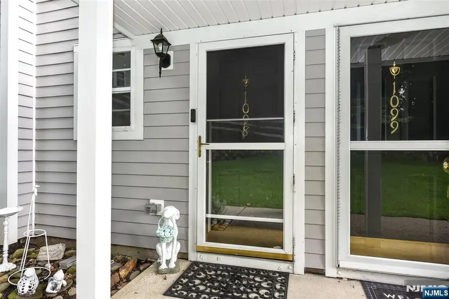 1098 Devon Court 1098, Mahwah, NJ 07430 - #3
