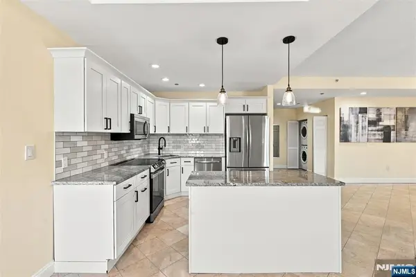 399 11th Street 206, Palisades Park, NJ 07650