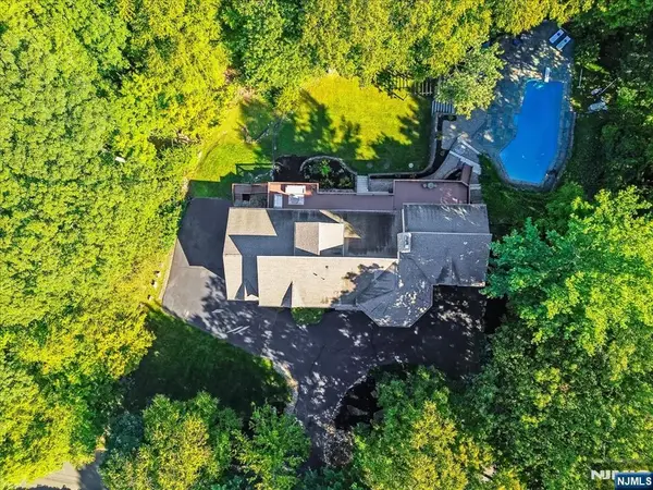 2 Round Hill Terrace, Kinnelon Borough, NJ 07405
