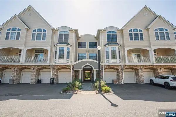 121 Turlington Court, Livingston, NJ 07039