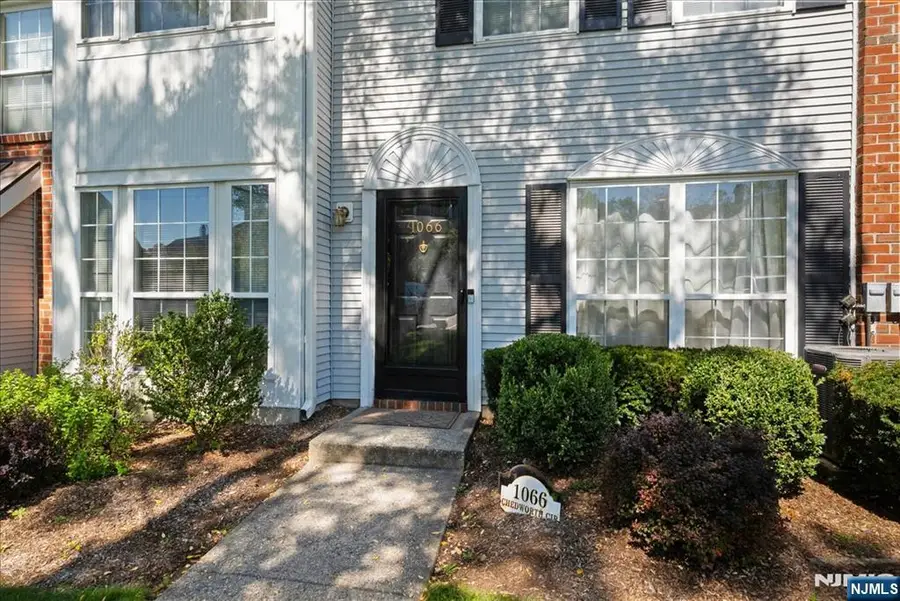 1066 Chedworth Circle, Mahwah, NJ 07430 - #2