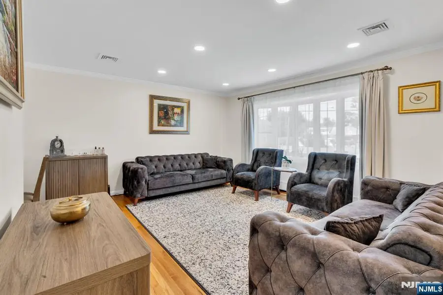 33 Oak Avenue, Pequannock, NJ 07440 - #3