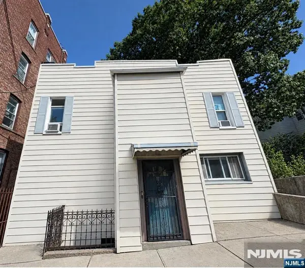 10 Bond Street, Jersey City, NJ 07306