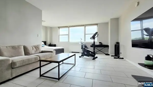 201 Bridge Plaza 9G, Fort Lee, NJ 07024