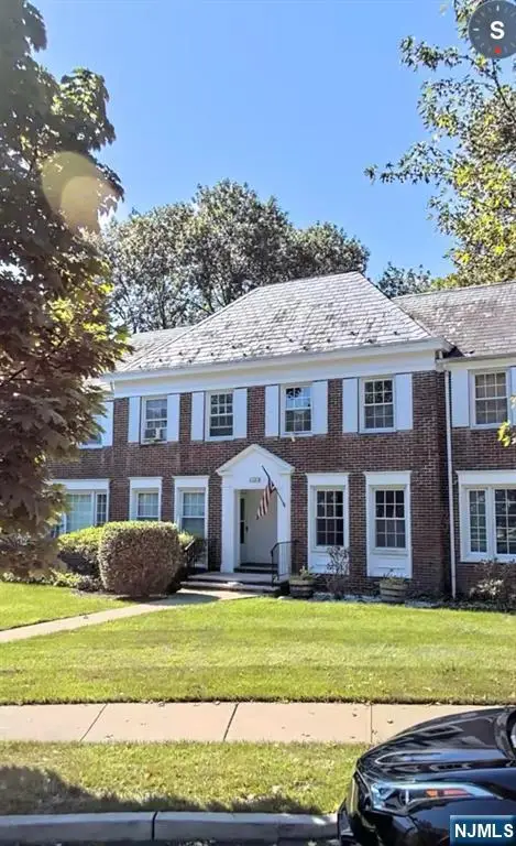 34 Meadowbrook Place A, Maplewood, NJ 07040