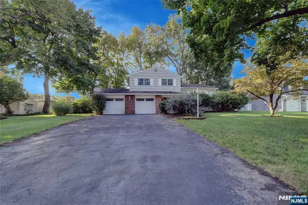 15 Jocelyn Place, Pequannock Township, NJ 07444