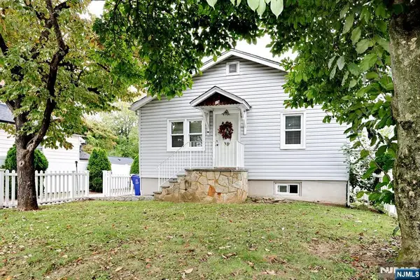 15 Crescent Avenue, Totowa, NJ 07512