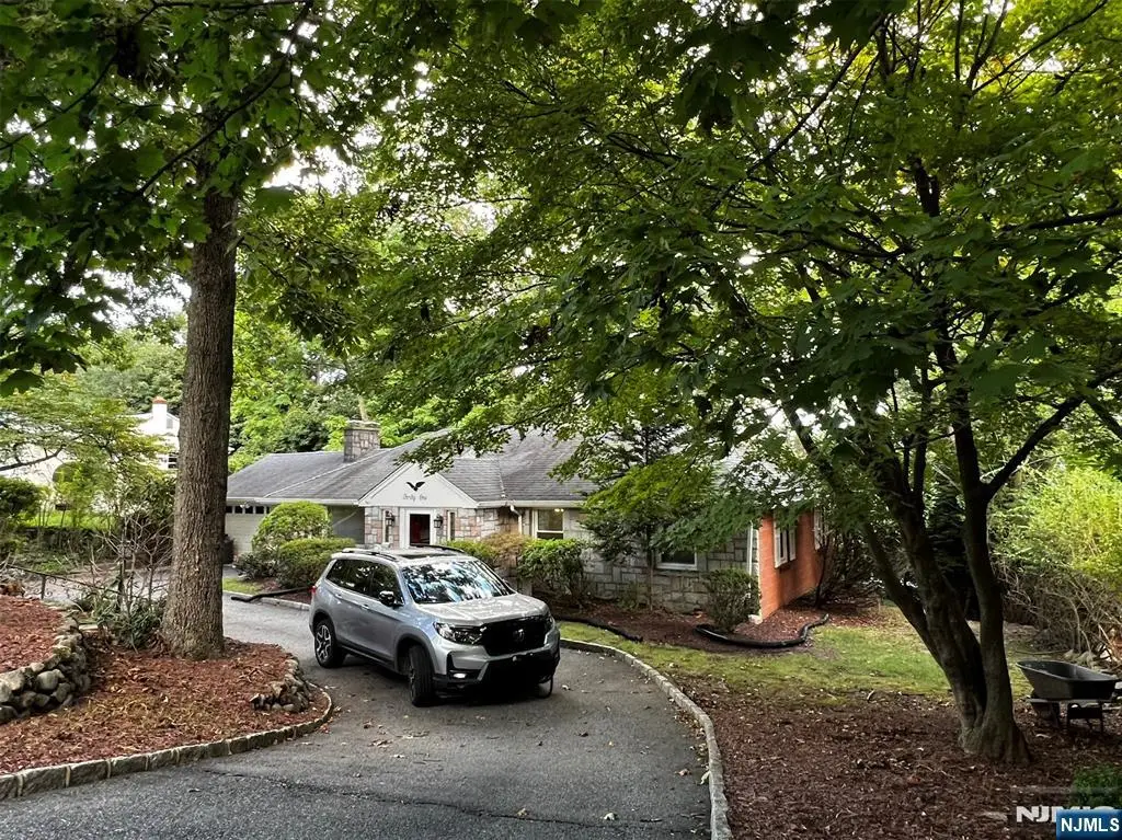 41 Charwalt Drive, Hawthorne, NJ 07506 - #1