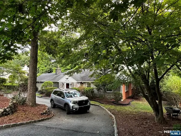 41 Charwalt Drive, Hawthorne, NJ 07506