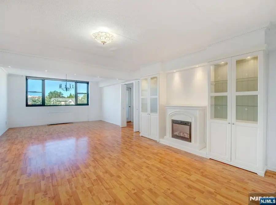 250 Gorge Road 9i, Cliffside Park, NJ 07010 - #2