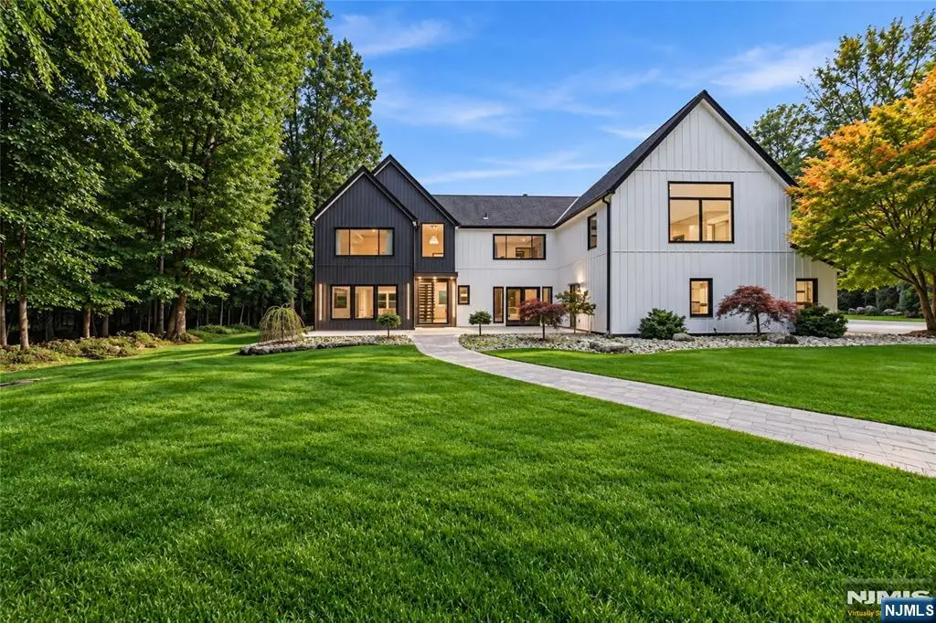 8 Airmont Avenue, Mahwah, NJ 07430 - #1