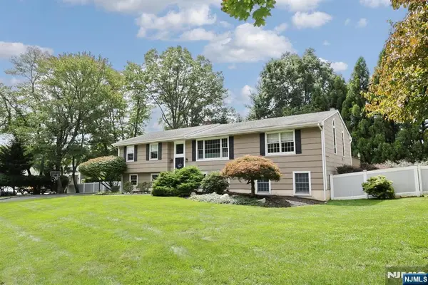 23 Hamilton Street, Allendale, NJ 07401