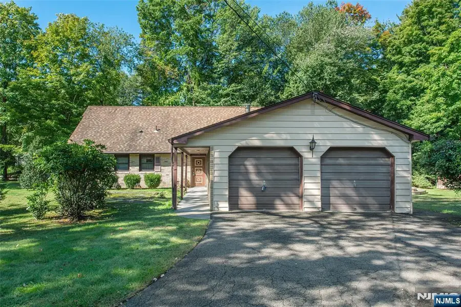 492 Blue Hill Terrace, Franklin Lakes, NJ 07417 - #3