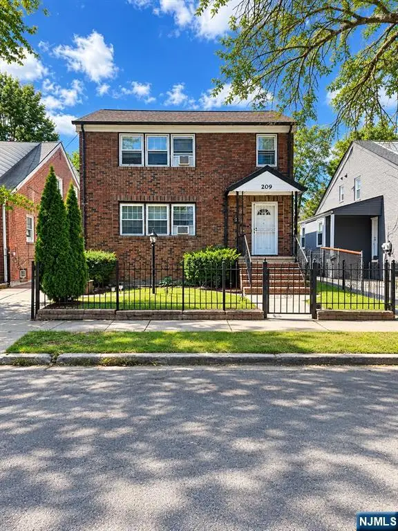 209-211 Eastern Parkway, Newark, NJ 07106