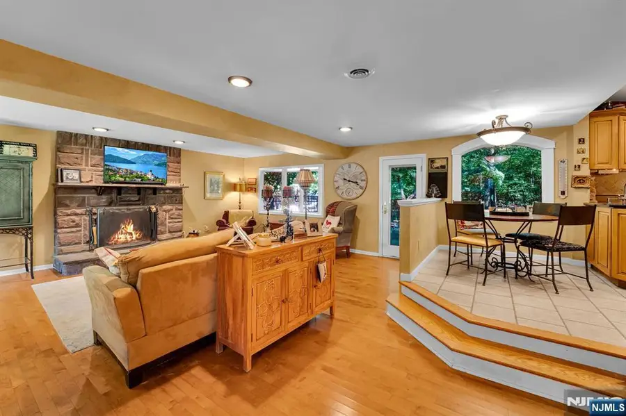 11 Dogwood Court, Mahwah, NJ 07430 - #2