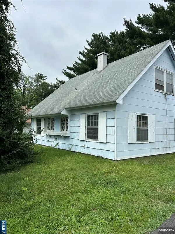 31 Buxmont Lane, Willingboro, NJ 08046
