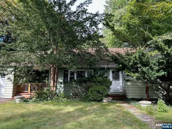 7 Sussex Road, Tenafly, NJ 07670