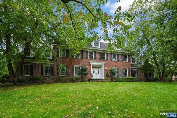 602 Grandview Terrace, Franklin Lakes, NJ 07417