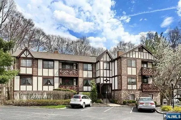 2004 Hawthorne Lane, Mahwah, NJ 07430