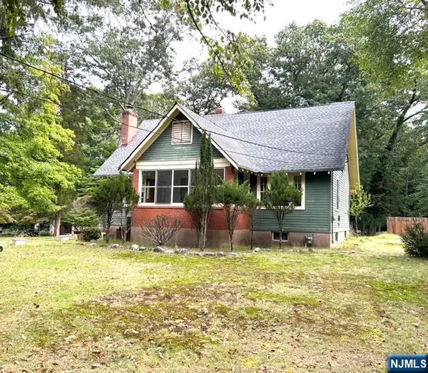 440 Cedar Lane, River Vale, NJ 07675