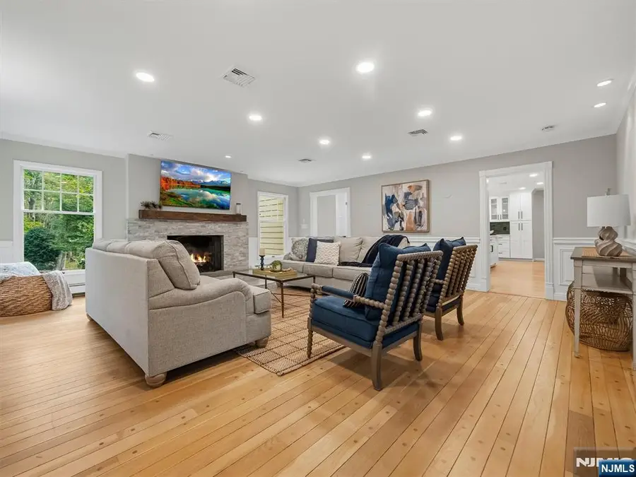 22 Millstream Road, Upper Saddle River, NJ 07458 - #3