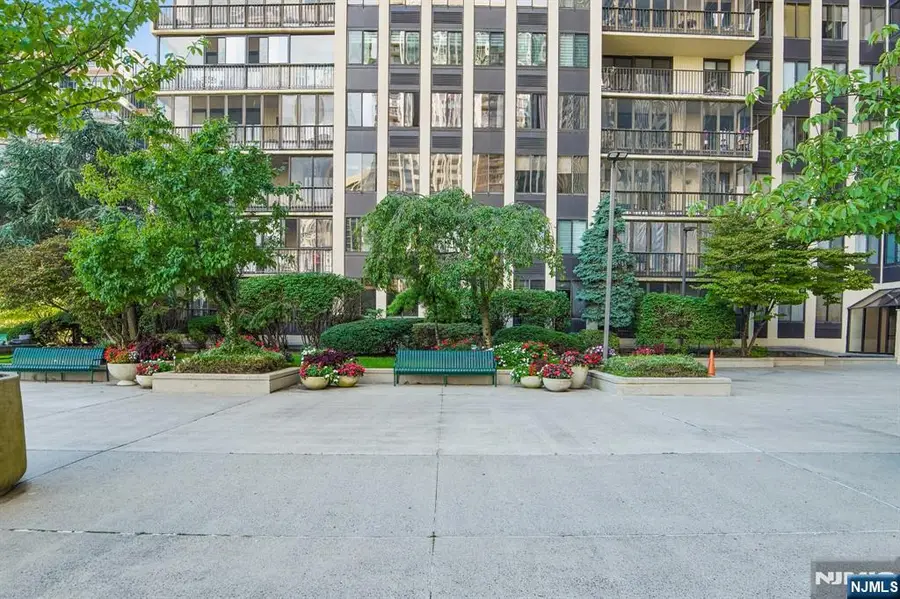 200 Winston L08, Cliffside Park, NJ 07010 - #2
