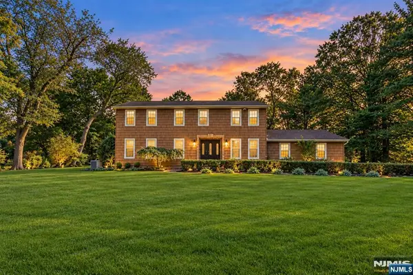 23 Riverview Terrace, Mahwah, NJ 07430