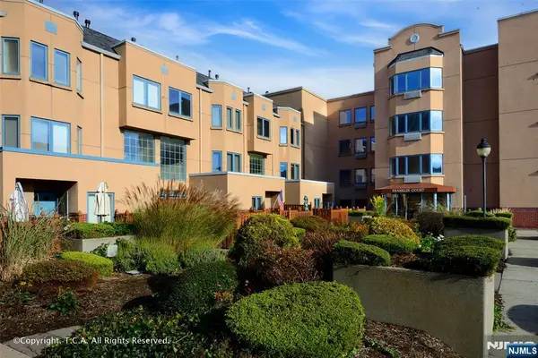 302 Franklin Court 302, Edgewater, NJ 07020
