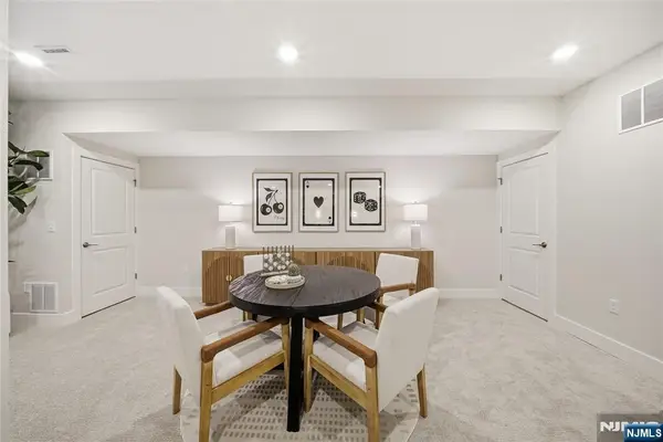 13 Pimlico Place, Oakland, NJ 07436